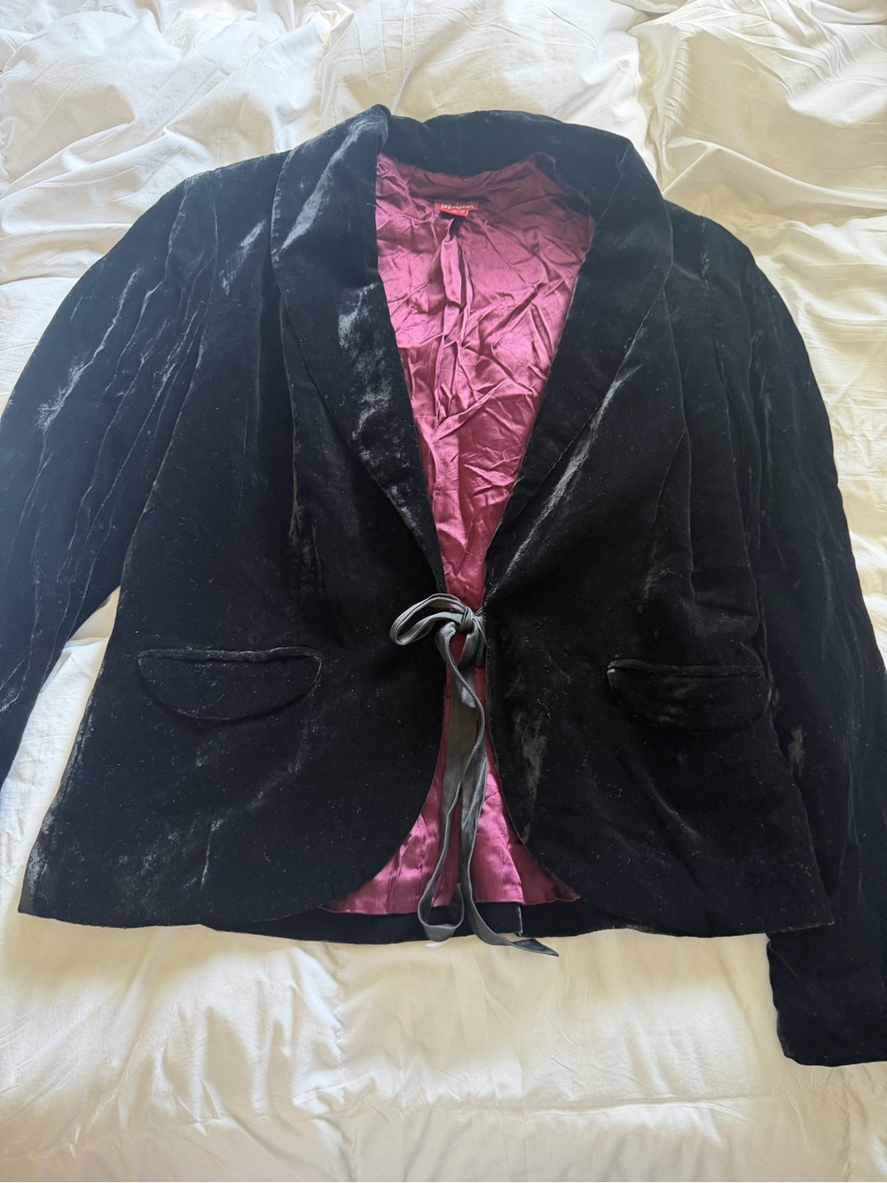 🎀 Black Velvet and Silk Tie Jacket Vintage